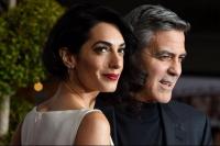 Tegas, Amal Clooney Larang Tamu Gunakan Ponsel di Rumahnya