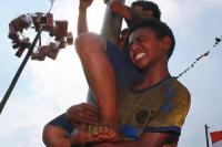 5 Fakta Unik Lomba Panjat Pinang yang Jarang Diketahui