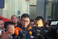 Geledah Rumdis Wali Kota Batu, KPK Sita Mobil Mewah dan US$10 Ribu  ‪