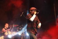 Penonton Sambut Hangat Penampilan Pas Band