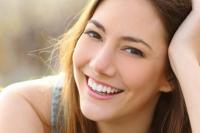 Kenapa Kita Tidak Boleh Tersenyum Lebar Saat Foto KTP?