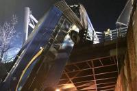 Sebuah Bus Jatuh dari Jembatan Layang di Bronx