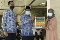 KORPRI DPD RI Serahkan Bingkisan Sembako kepada Staf dan Pegawai