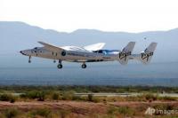 Wow! Triliuner Dunia Richard Branson Terbang ke Luar Angkasa