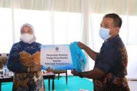 Serahkan Bantuan TKM, Menaker Ida: Mudah-mudahan Bisa Jadi Modal Usaha Kembali