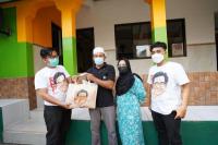 Relawan Muhaimin Bagikan Paket Sembako untuk Guru Ngaji