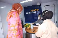 Di Bandung, Menaker Ida Tinjau Aktivasi Burekol Penerima BSU