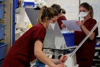 Rawat Inap COVID-19 di Prancis Alami Lonjakan Terbesar