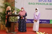 Menaker Ida Minta Perusahaan Komunikasi Dengan Bank Himbara  Terkait Burekol