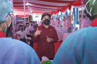 Puan Maharani Tinjau Vaksinasi di Sekolah, Siswa Senang Bisa Kembali PTM