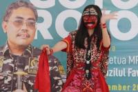 Nonton Tari Topeng Cirebon, Gus Jazil: Budaya Lokal Kaya Makna Filosofis