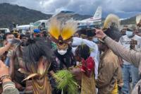 Sekjen KWI Disambut Meriah di Intan Jaya dalam Rangka Tabisan Tiga Imam Baru