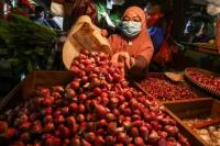 Harga Bawang Merah hingga Daging Sapi Turun