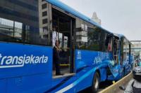 Tabrakan TransJakarta di MT Haryono Tewaskan 2 Orang, Puluhan Luka-Luka