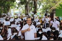 Menteri KKP Trenggono Disambut Meriah Warga Manggar Belitung Timur