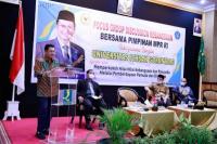 Nobar Turnamen Sepakbola, Fadel Ajak Pertisipasi Aktif Bina Pemuda dan Olahraga