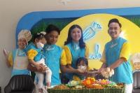 Sarwendah Siapkan Menu, Ruben Onsu Kembangkan Thabenia Cake