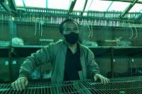 Pria Ini Rela Tinggalkan Dunia Fotografi Demi Ternak Kelinci