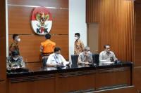 Eks Dirjen Kemendagri Tetap Pantau Aliran Suap Saat Isoman