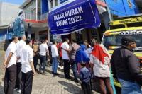 BUMN Bantu Keluarga Pra-Sejahtera Lewat Pasar Murah