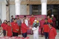 Ramadan Berbagi, Herman Herry Salurkan Ribuan Paket Beras dari Puan Maharani