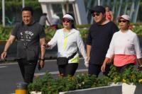 Keakraban Erick Thohir dan Puan Saat Nonton Basket di Istora Senayan