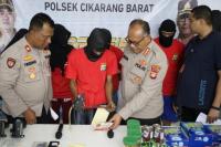 Polisi Ringkus Pelaku Daur Ulang Bahan Makanan dan Kosmetik Kedaluwarsa