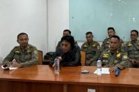 Tak Terima Impor Thrifting Dilarang, Adian: Gue Dilantik DPR Pakai Jas Bekas Gedebage