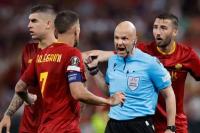 Wasit Roma vs Sevilla Jadi Bulan-bulanan Fans di Bandara