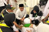 Momen Gus Imin Bantu Jemaah Haji Kelelahan di Mina