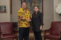 Berikan Buket Bunga Ke Puan Maharani, Airlangga: Ini Spesial, Merah Kuning