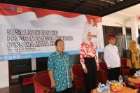 Arzeti Bilbina bersama BKKBN Sosialisasi dan KIE Program Bangga Kencana, Ikut Lomba Kerupuk