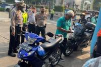 Hari Pertama Uji Emisi, Sejumlah Kendaraan Bermotor Kena Tilang