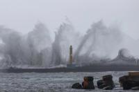 Taiwan Dikepung Topan, Ribuan Orang Dievakuasi