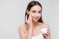 Menjaga Kulit Wajah Tetap Sehat Selama Musim Panas