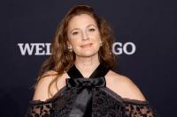 Berakting Sejak Balita Membuat Drew Barrymore Punya Kehidupan yang Layak