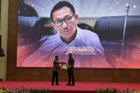 Herman Herry Raih Legislator Lifetime Achievement: Wartawan Mitra Utama Saya