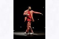 Sungguh Dermawan, Drake Biayai Tagihan Medis dan Kuliah untuk Penggemar