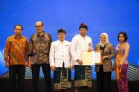 Dirjen Diksi Serahkan SK Kemdikbudristek untuk Politeknik OTC