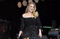 Cuti dari Industri Musik, Adele Digosipkan Jadi Headliner di Halftime Show Super Bowl 2026