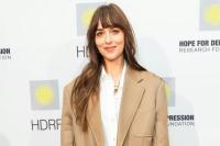 Bicara soal Jodoh, Ini Ungkapan Kasar Dakota Johnson Usai Putus dari Chris Martin