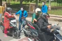 Mahasiswa UIN Ar-Raniry Turun Ke Jalan, Bagikan Selebaran Tolak Pelanggar HAM dan Politik Dinasti