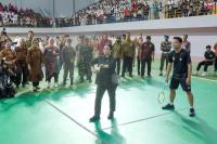 Ketua DPR Ikut Bermain Bulu Tangkis Saat Resmikan GOR Bung Karno Sukoharjo