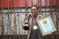 LEPRID Beri Penghargaan The Legend Award ke Denny JA