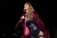 Eras Tour Singapura, Taylor Swift Peluk Travis Kelce Usai Ubah Lirik Lagu Karma