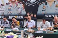 Ngeri, Kokain Cair Kemasan Botol Shampo Diselundupkan 2 WN Portugal Diringkus