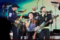 Penonton Serbu Panggung Coldplay untuk Kibarkan Bendera Israel, Ini Reaksi Chris Martin