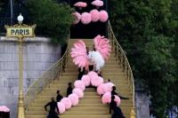 Pakai Korset dan Bulu-bulu, Lady Gaga Tampil ala Kabaret di Olimpiade Paris 2024