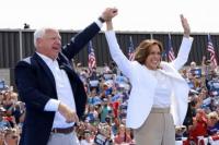 Kampanye Pasangan Harris-Walz Libas Keunggulan Trump sebelum Biden Mundur