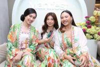 Trio Wanita Cantik Kayaraya Buka Bisnis Sehatkan Tangan dan Kuku